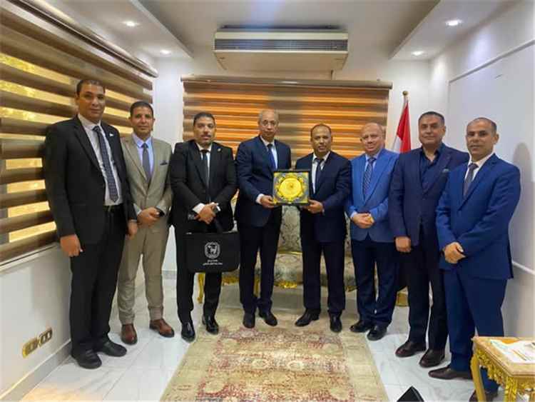 الملحقية الثقافية بالقاهرة تبحث مع وفد جامعة سوهاج تعزيز التعاون الأكاديمي وتقديم التسهيلات للطلبة اليمنيين
