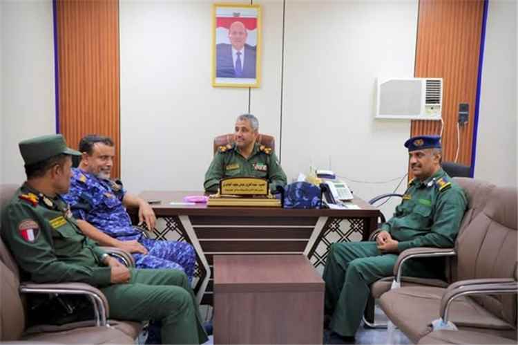 العميد الجابري يترأس اجتماعاً أمنياً لمناقشة مستجدات الأوضاع وتعزيز الجاهزية الميدانية