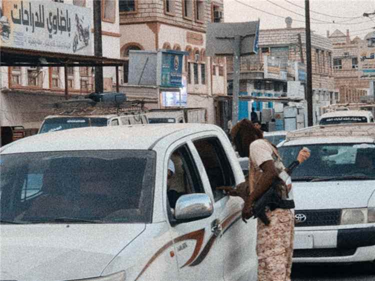 القوات العسكرية والأمنية تواصل حملتها المشتركة لمنع حمل السلاح في الشحر وغيل باوزير
