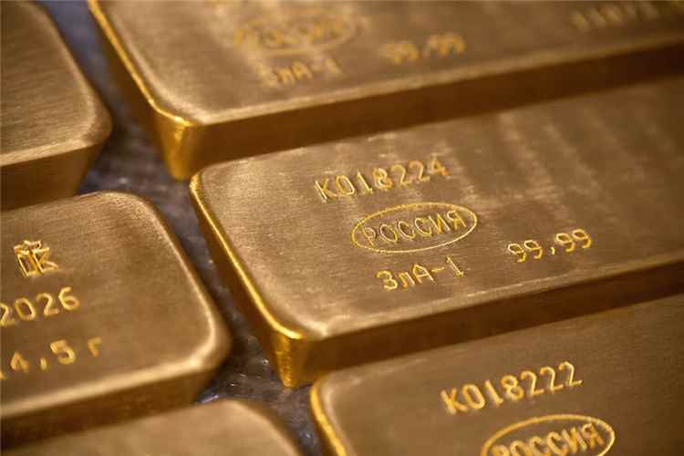 الذهب يرتفع قليلا مع تراجع الدولار في ظل انحسار توقعات رفع الفائدة