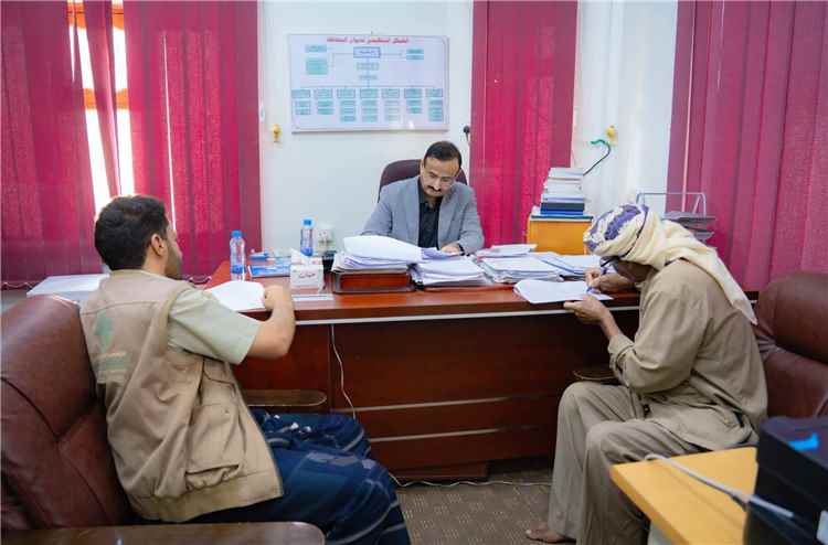 المحافظ بن الوزير يصادق على عقود مشروعي مدرستي جعدر بعين وأمرخمة بنصاب