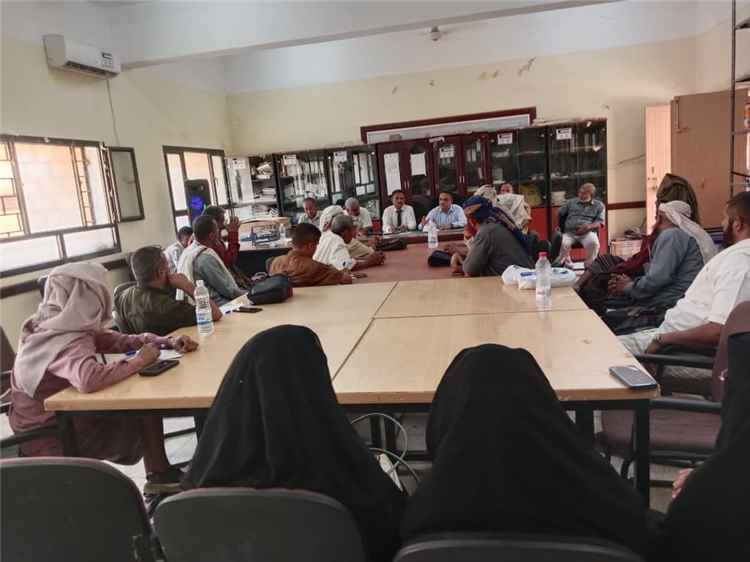 مدير عام ردفان يبحث استعدادات العام الدراسي الجديد ويؤكد استمرار دعم المعلمين