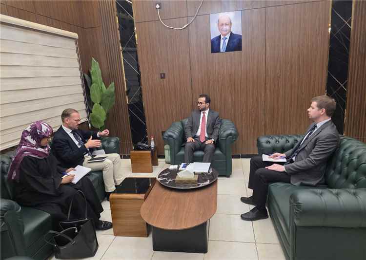 وزير الخدمة المدنية يبحث مع المستشار الاقتصادي للمبعوث الأممي المستجدات الاقتصادية والخدمية