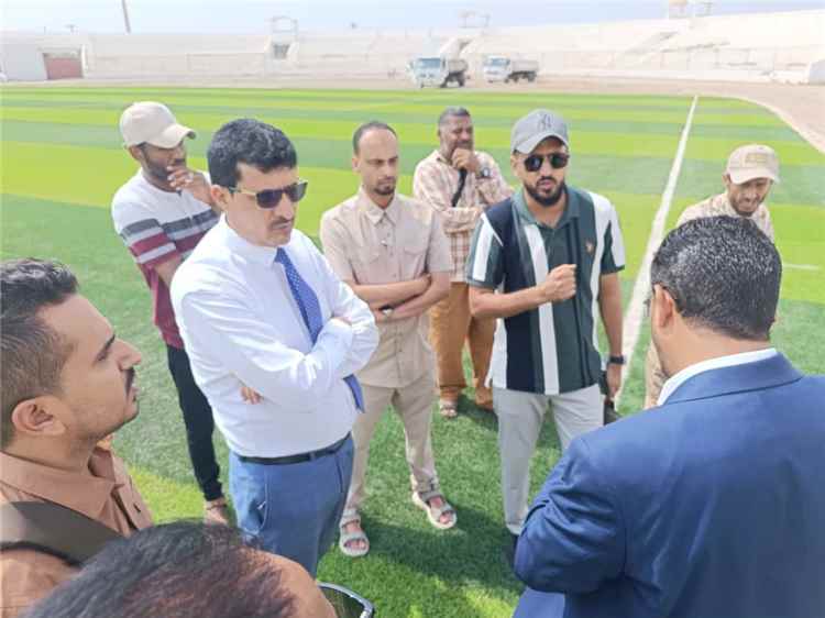 بيبك يطّلع على آخر الأعمال في ملعب الشهداء بأبين استعدادًا لافتتاحه