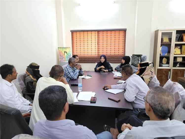 المدير التنفيذي لصندوق رعاية وتأهيل المعاقين تترأس اجتماعا لمناقشة سير العمل وتعزيز الأداء
