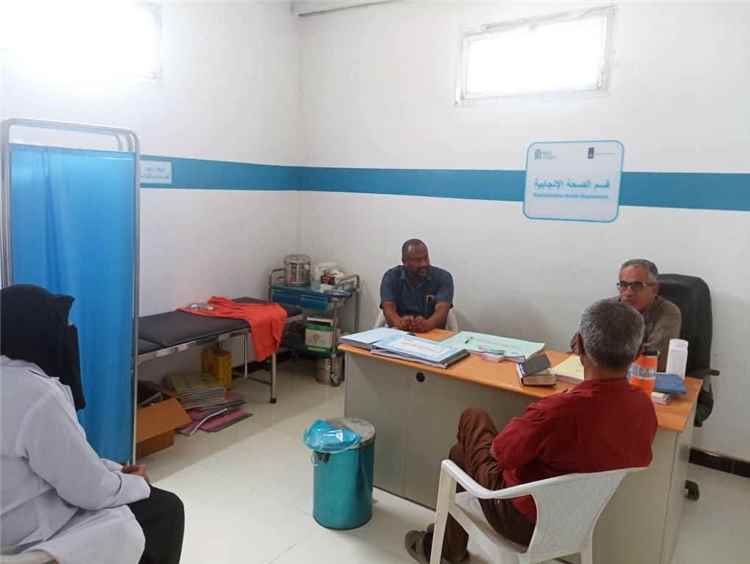 مدير عام عتق يتفقد مركز التحصين ويؤكد التوسع لمواجهة الإقبال المتزايد.