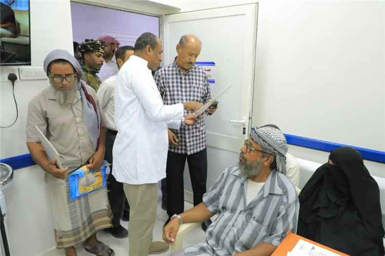 تدشين حملة "معا للوقاية من مضاعفات السكري والضغط" بهيئة مستشفى سيئون