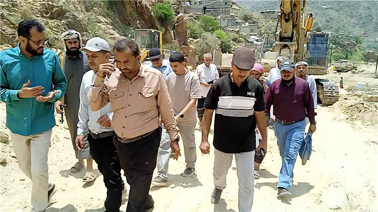 بتوجيه من محافظ أبين.. الأشغال العامة تبدأ تحديث الدراسة الفنية لمشروع طريق باتيس - رصد - معربان