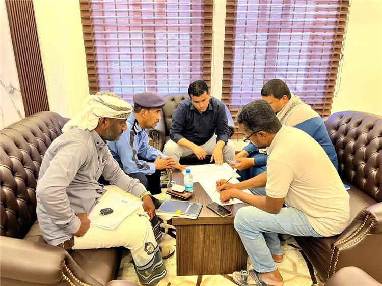 اجتماع يستكمل التحليل الفني لمشروع إعادة تأهيل حديقة الوحدة بمدينة سيئون