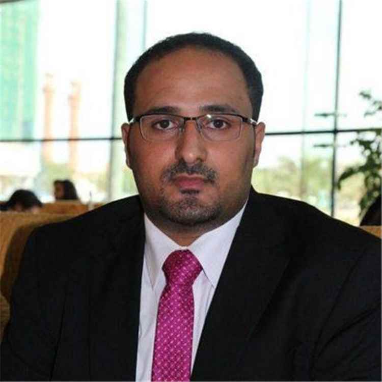 وكيل وزارة الإعلام ينتقد مركز صنعاء للدراسات ويتهمه بإعادة صياغة الخطاب بما يخدم أجندات الممولين