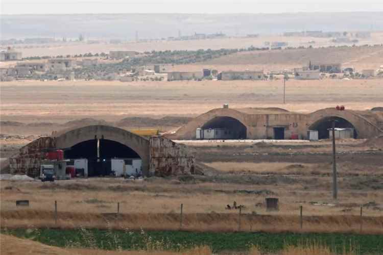 سوريا: لا خطط لوجود عسكري تركي في قاعدة جوية قصفتها إسرائيل