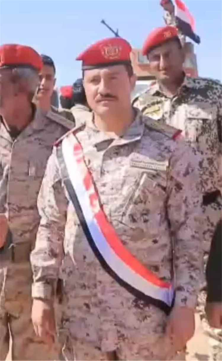 قائد الشرطة العسكرية بالمحويت يعزي محافظ المحافظة في استشهاد نجله