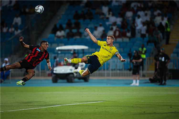 «ليلة عودة رونالدو»النصر يكتسح الرياض برباعية ويسترد صدارة الدوري السعودي من الهلال