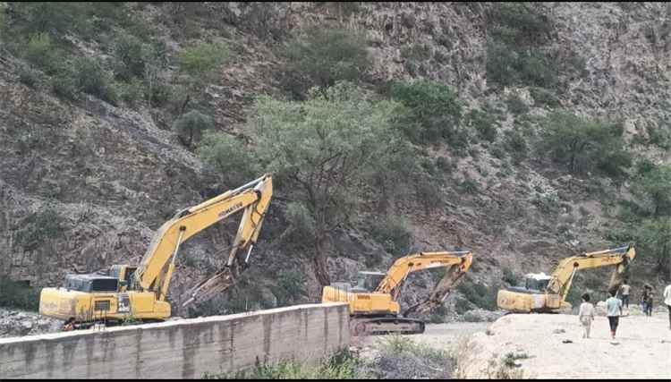 وصول طريق يافع الكبير إلى مركز سرار بعد عقود من الانتظار