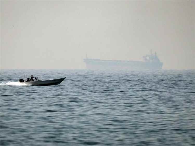 نشاط بحري إيراني مشبوه قبالة رأس عيسى