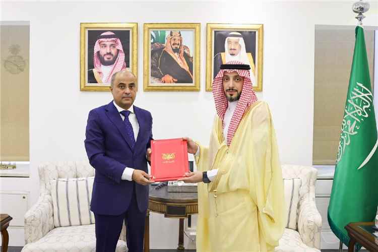 السفير بن بريك يسلّم نسخة من أوراق اعتماده لوزارة الخارجية السعودية