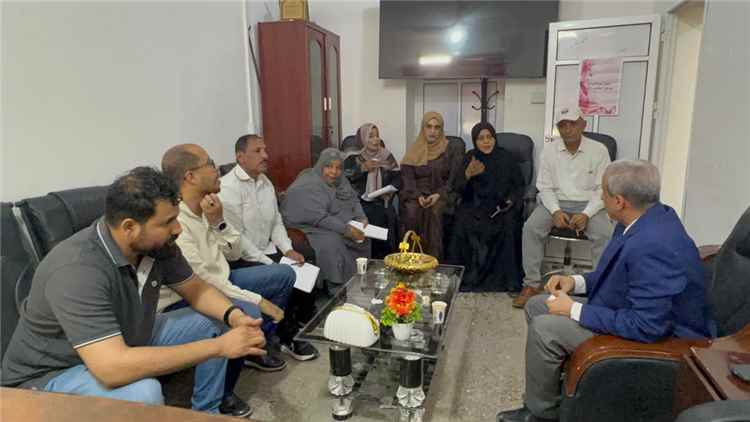 الوكيل الشبحي يعقد لقاءً موسعاً مع قيادة وموظفي قطاع السكان بوزارة الصحة ويطلع على مستوى الإنجاز
