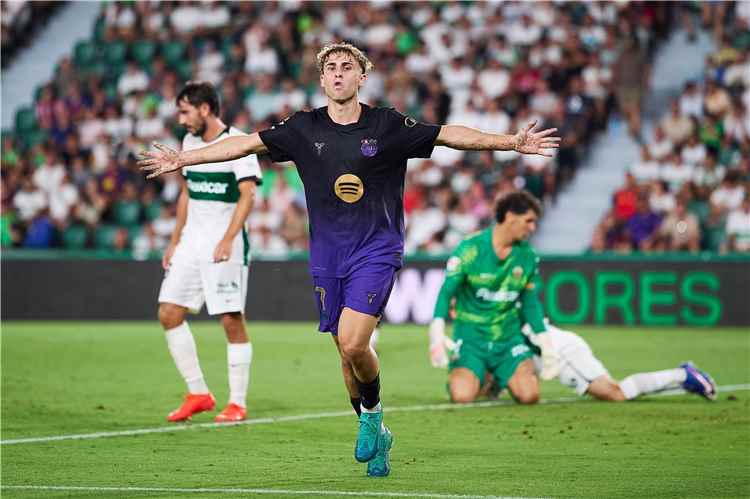 «الدوري الاسباني» برشلونة يستهل حملة الدفاع عن لقبه بفوز ساحق على مستضيفه إلتشي