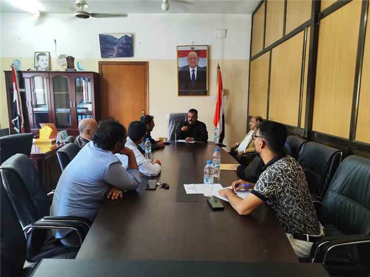 لجنة تنظيم الأسواق بتعز تقر بدء نقل الباعة إلى المواقع البديلة خلال الأسبوع الجاري