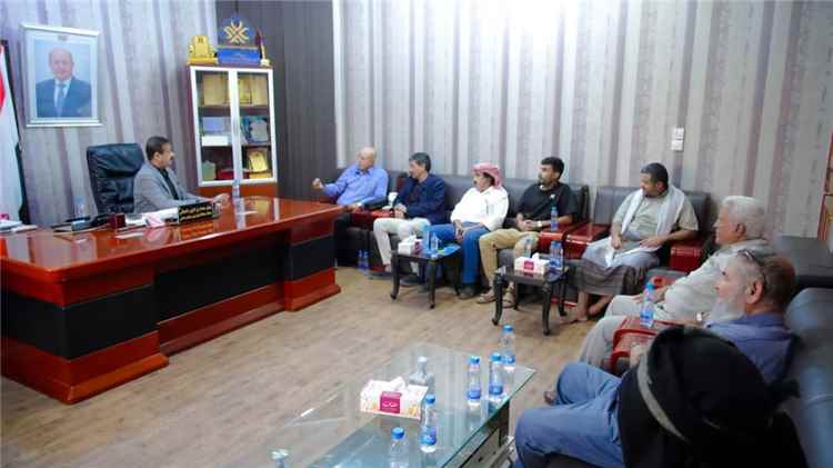 بن الوزير يبحث مع إدارة قطاع عياذ 4 جاهزية المنشآت النفطية لاستئناف نشاط التصدير .