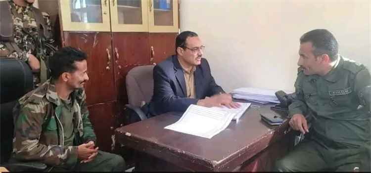 مدير أمن الضالع يزور قسم شرطة مريس"وقسم الأحوال المدنية بالمنطقة