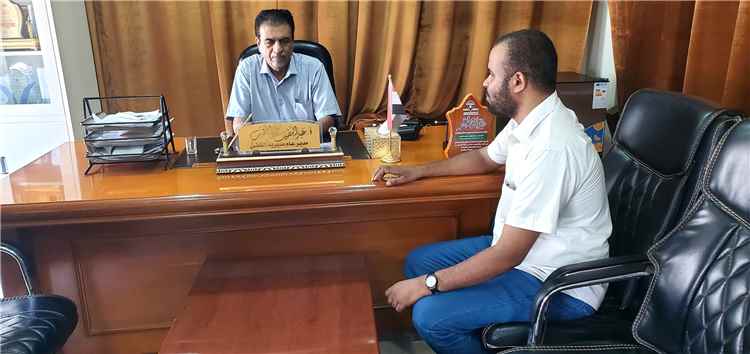مدير عام مديرية القطن يلتقي الشاعر عمر سعيد لكمان شاعر عدة الألعاب الشعبية الشبوانية