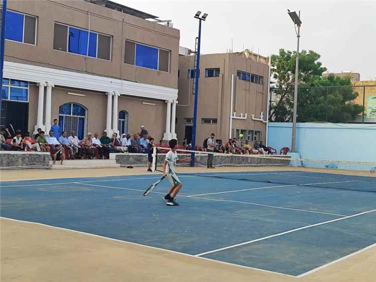 افتتاح رائع للبطولة الرابعة عشرة لنادي التنس العدني
