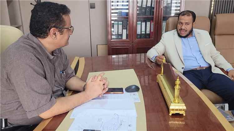 مدير عام البريقة يناقش إمكانية النهوض وتحسين مستوى النظافة بالمديرية