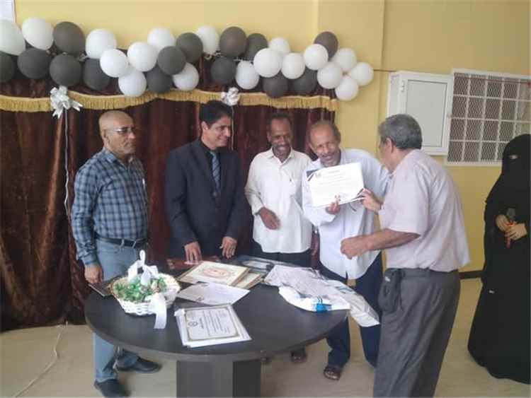 بأبين.. اختتام المخيم الصيفي التعليمي والمهني للطالبات بمشاركة 200 طالبة
