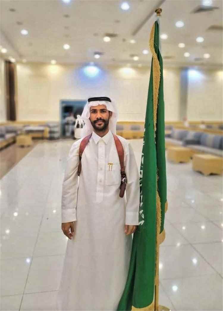 الرسام أبو أحمد بن غديد يعزّي محافظ شبوة الشيخ عوض ابن الوزير بوفاة القاضي الديولي