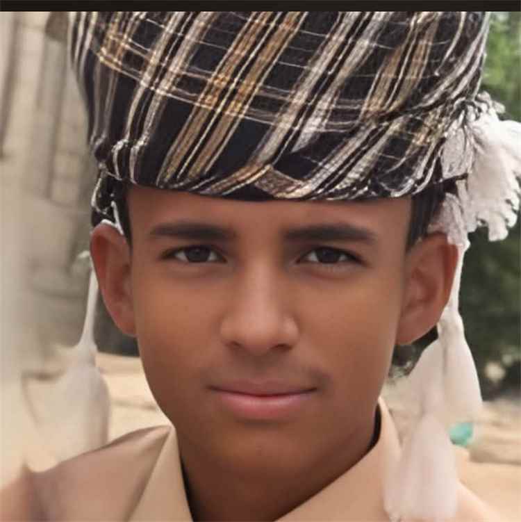 العميسي رئيس عمليات اللواء 111 يعزي الأستاذ زين اللحجي والدكتورة رجاء الميني بوفاة نجلهما