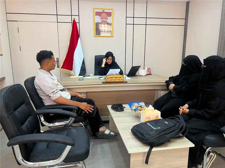 وكيلة حضرموت لشؤون المرأة تبحث تعزيز التمكين الاقتصادي الرقمي للنساء