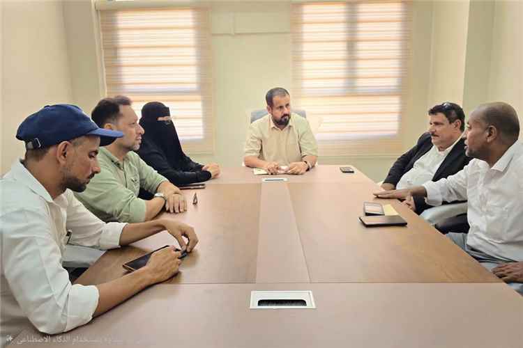 الوكيل الجهوري يبحث مع الهيئة العامة للبيئة حماية التنوع الحيوي ومنع دخول الأنواع الغازية إلى حضرموت وسقطرى