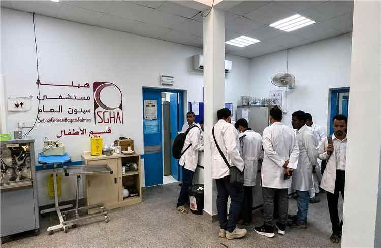 183 ممرضًا في مستشفى سيئون يتمسكون باستقالاتهم احتجاجًا على تأخر المستحقات