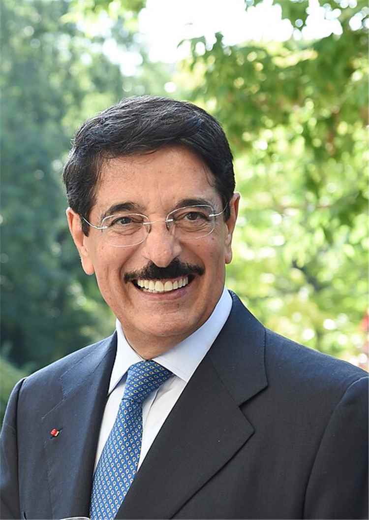 الوزير القطري حمد الكواري: الرئيس علي عبدالله وعدني بأعلى وسام يمني.. واليوم قلدنيه اليمنيون بمحبتهم