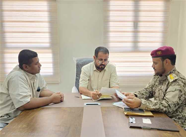 الوكيل الجهوري يبحث مع إدارة مستشفى 24 أبريل العسكري سبل تطوير العمل والخدمات الطبية