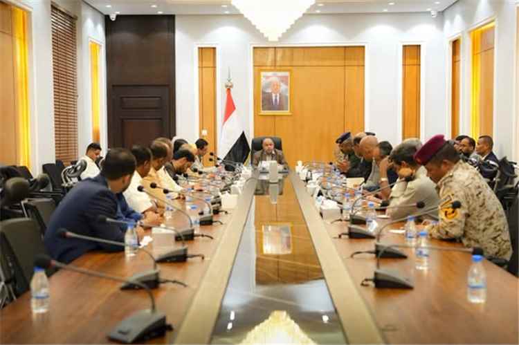 عضو مجلس القيادة محافظ حضرموت يرأس اجتماعا مشتركا لتشديد الرقابة على المنافذ ومكافحة التهريب