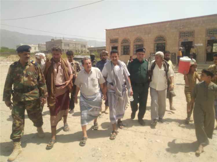 مدير عام لودر وقائد أمن المنطة يتفقدان فرع الهجرة والجوازات ويشيدان بمستوى الانضباط