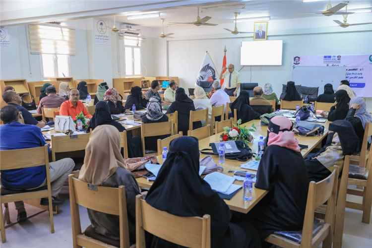 بدعم جمعية الحكمة اليمانية.. كرسي اليونسكو بجامعة عدن يختتم دورة تأهيل مدربي الجودة