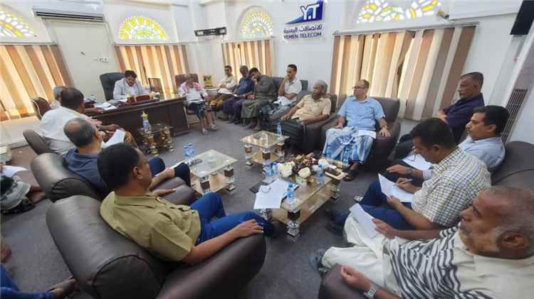 مدير اتصالات ساحل حضرموت يترأس اجتماعاً موسعاً لبحث تطوير الأداء المؤسسي وتحسين الخدمات