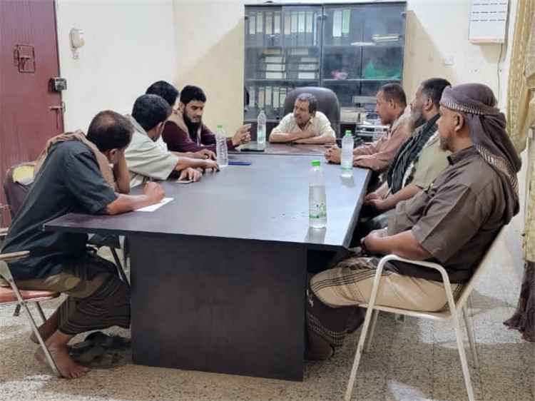 بحث إنشاء مشروع للطاقة الشمسية في المنطقة الوسطى بأبين لتعزيز استقرار خدمة الكهرباء
