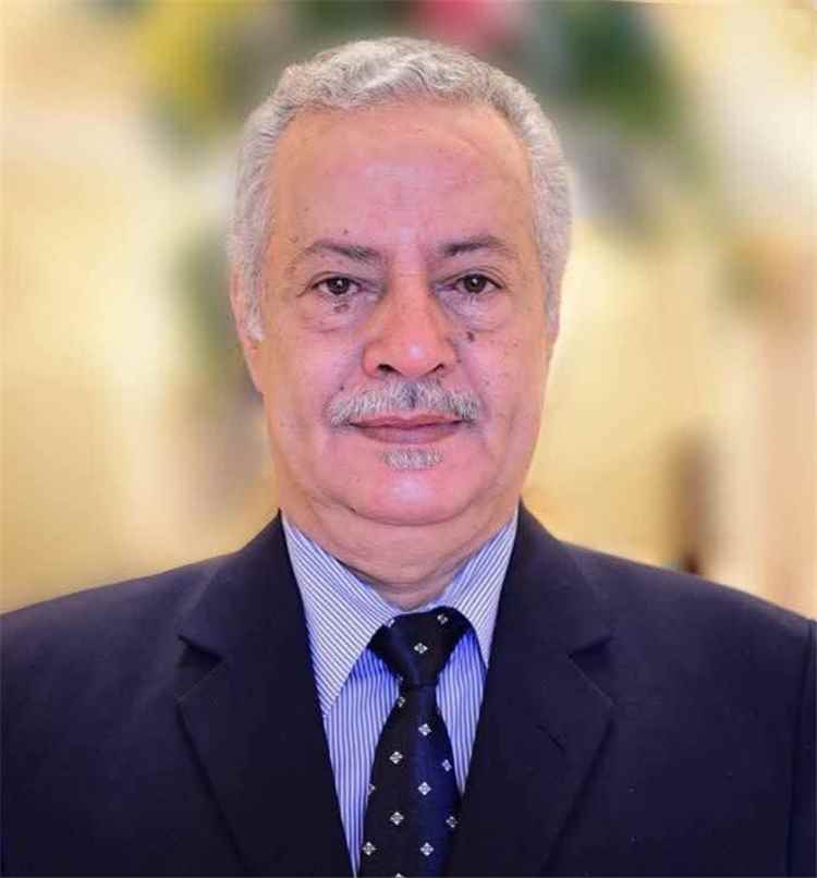 مستشار رئيس مجلس القيادة الشيخ "عبدالعزيز المفلحي" يعزّي في وفاة المهندس أحمد علي معوضة