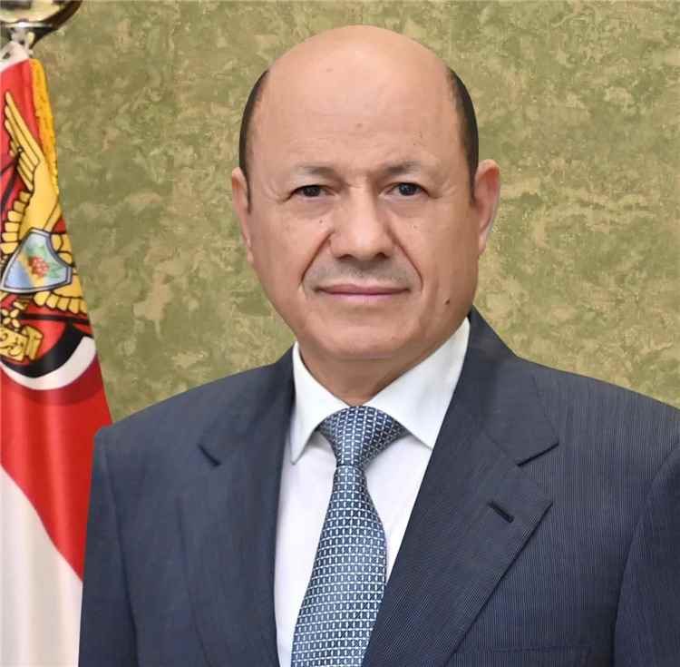 رئيس مجلس القيادة الرئاسي رشاد العليمي يهنئ طلاب الثانوية العامة بمناسبة إعلان النتائج ويوجه بتكريم أوائل الجمهورية