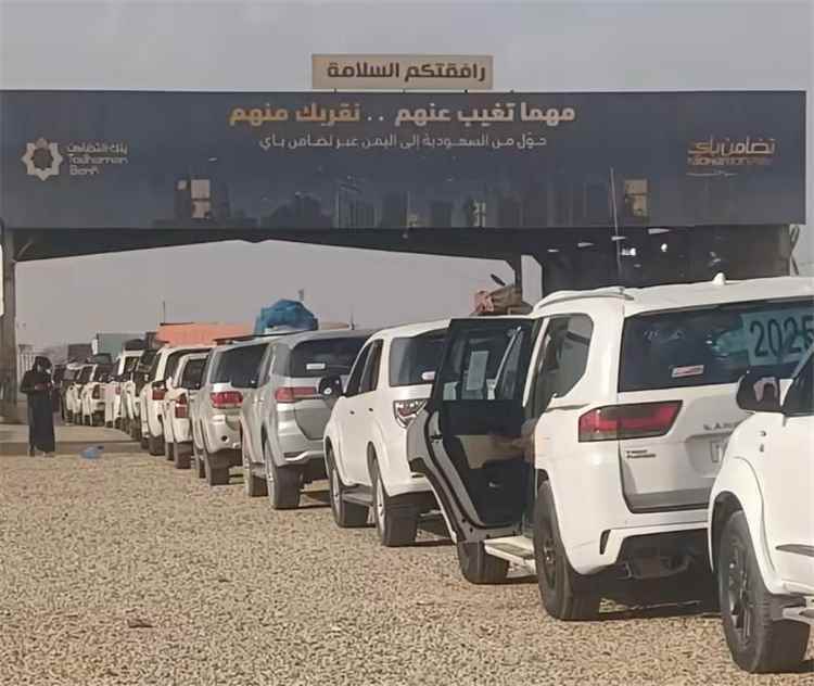 مسافرون: تكدس خانق وغياب للخدمات يفاقمان معاناتنا في منفذ الوديعة البري
