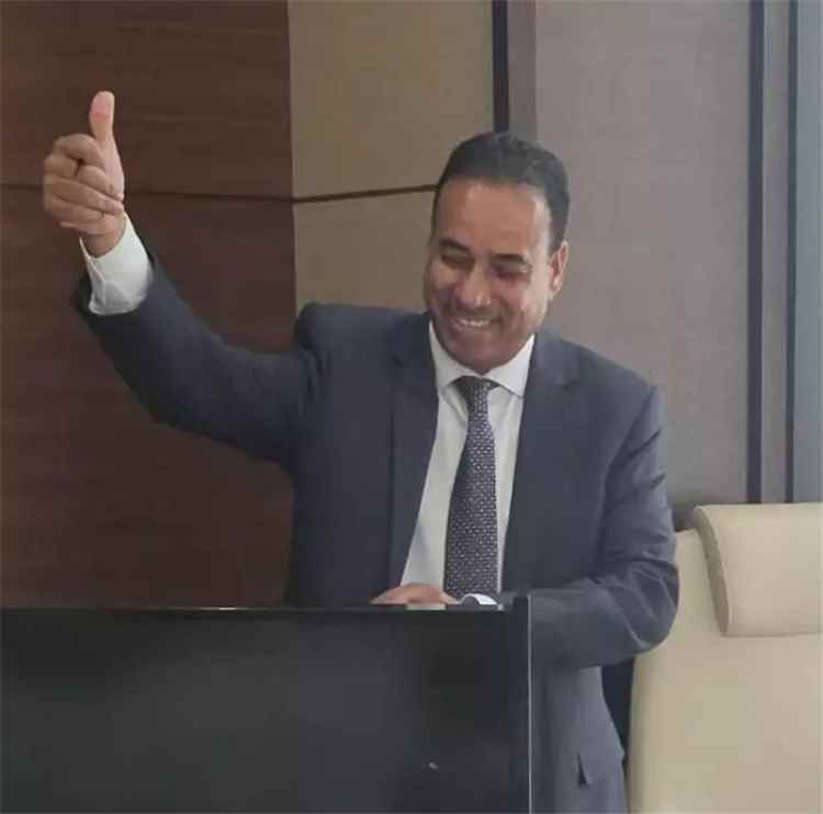 باحث يمني يحصد جائزة مؤتمر دولي بجامعة التكنولوجيا الماليزية عن بحث حول استدامة الاتصالات في اليمن