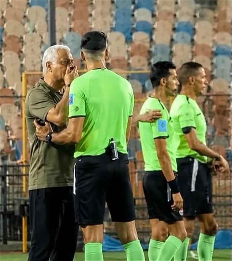 تسريب من غرفة الـVAR.. الكشف عن تفاصيل حوار وائل جمعة والحكم محمد معروف في مباراة الأهلي وزد