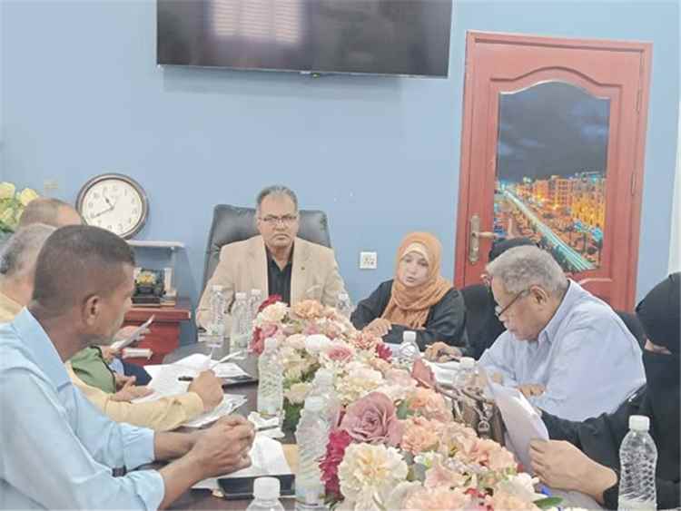 المكتب التنفيذي بمديرية المعلا يناقش تقرير مكتب الصحة وعدداً من الملفات الخدمية