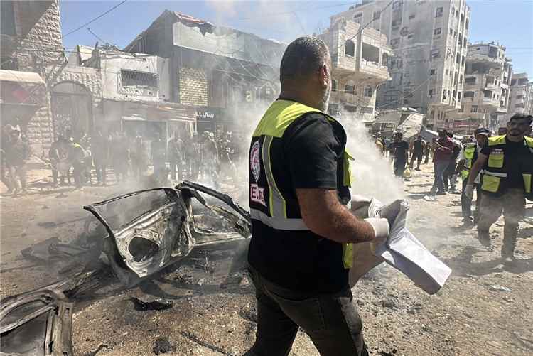 5 شهداء في غزة.. إسرائيل تستهدف مدنيين وصيادين وحماس تتهمها بتقويض وقف إطلاق النار