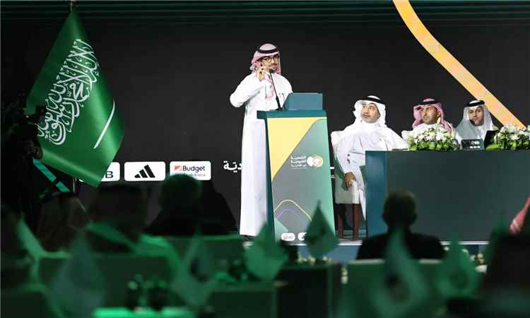 بدر الرزيزاء يبدأ مهامه الاثنين… استمرار مؤقت للجان الاتحاد السعودي وإعادة تشكيلها قريباً