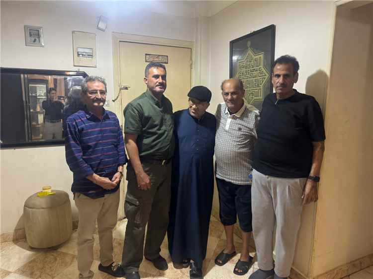 لقاء يجمع عددًا من الشخصيات بمحافظة أبين بالقيادي المناضل محمد علي أحمد